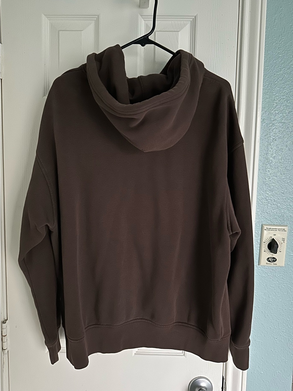 Levi’s Relaxed Brown Hoodie with Boxtab Logo size Large - Picture 2 of 5